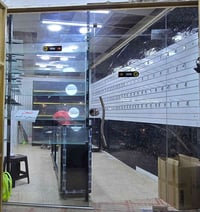 غراض محل موبايلات جاهو وكامل للبيع  جامخانه  رفوف  زجاج  عدد 4 رفوف ار...