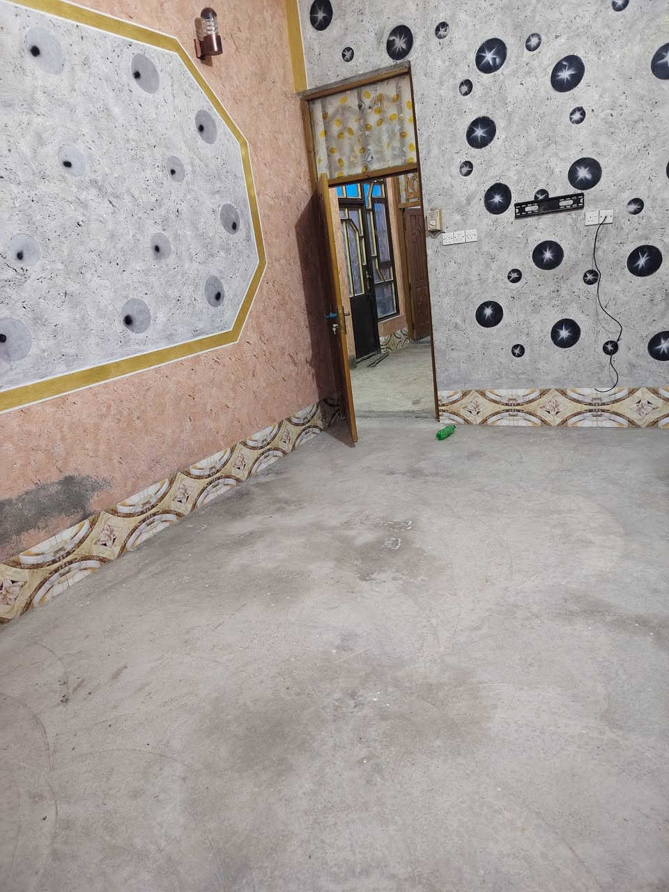 سلام عليكم بيت للايجار العنوان بعقوبة التحرير البستان الخشالي  مساحة البيت 108..مكون من غرفة نوم +استقبال +صالة +صحيان +كراج +منور +مطبخ  للاستفسار  اتصال علة الرقم ***********
