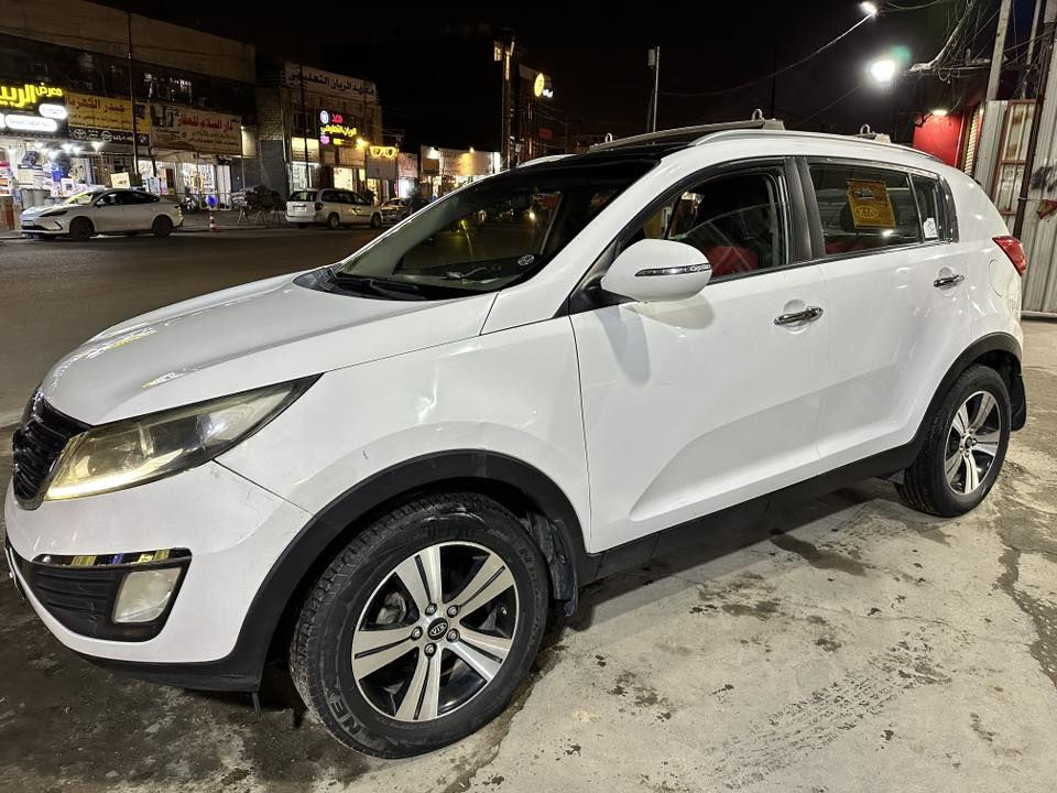 سبورتج موديل 2011 خليجية
السيارة مكفولة باستثناء طخة صغيرونة باب خلفي عكس السائق 
فول مواصفات عدا البصمة 
بانوراما
مري شفط 
كامرة خلفية 
حساس
مسجل شاشة 
كير ومحرك وصدر السيارة ما شاء الله ممتازات
السعر 155
الموبايل ***********
