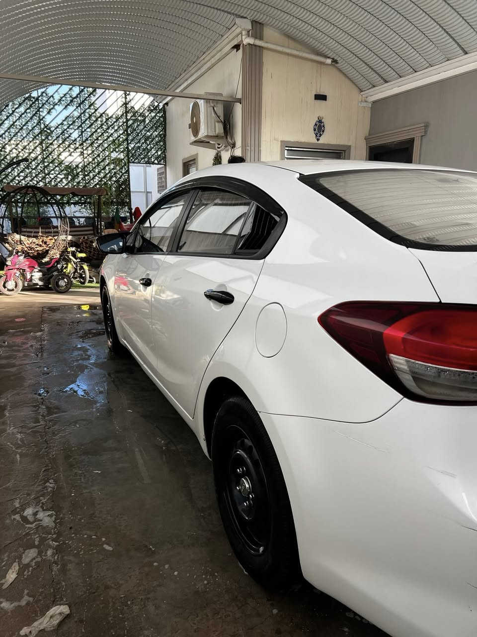 السلام عليكم 
سيراتو 2017 خليجي للبيع 
رقم اربيل 
مواصفات السياره 
مري شفط 
تحكم ستيرن 
شاشه وكامره خلفيه 
حداديه جديده 
تبريد جديد قبل اسبوع بدلت منظومه كامله 
السياره جاهزه متصرف عليها ابد 
السعر 135 وبيها مجال 
مكاني النجف ***********
