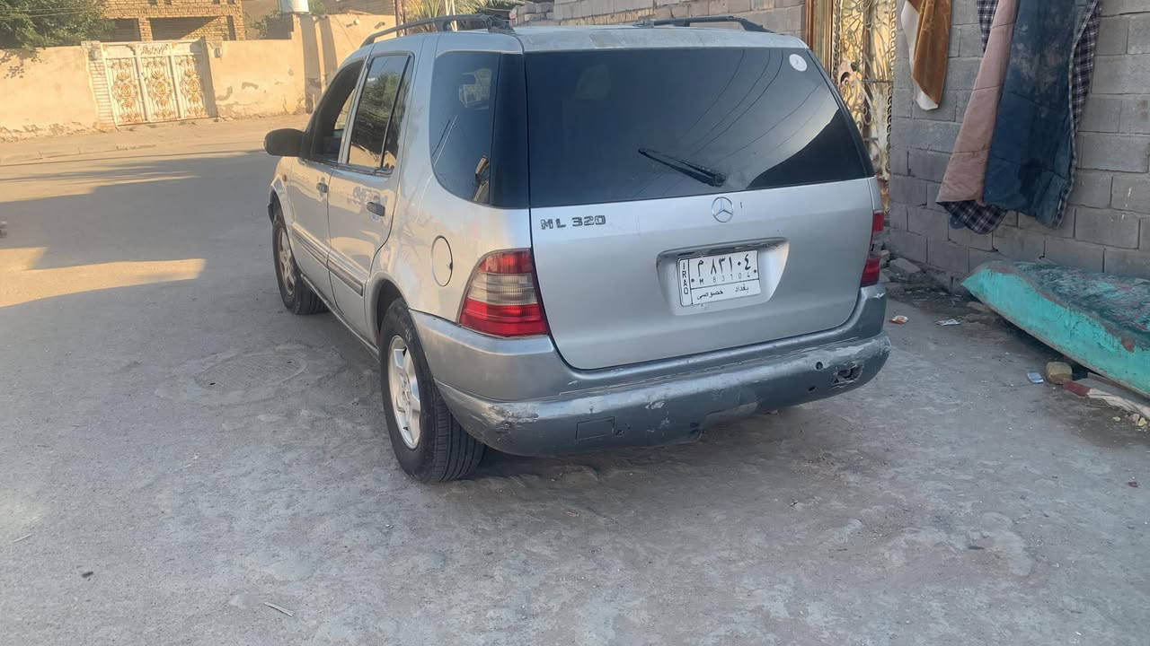 سلام عليكم اخوان مارسدس ML سياره نضيفه وحلوه مكفوله مكينه وكير جدد هستوني شادهن نقصها بس حداده فقط رقم بغداد راعيها الشرعي بل بصره مراوس بجنون ادوات ***********
