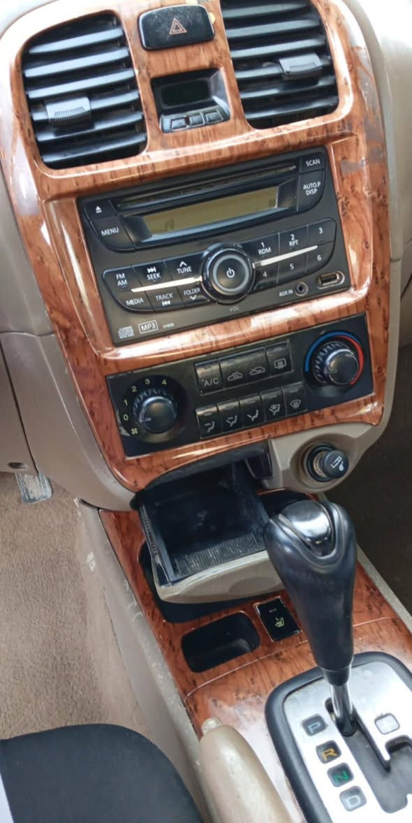 كيا اوبتيما موديل 2002 وارد خليجي. مكينه سياره خط واحد بانزين اصل.. مكينه مسكر كير اوتو.. مكينه وكير جدد .. رقم نجف الماني مشروع وطني سنويه صاقطه سنه وحده تحويل مباشر . صبغ عام بدون حادث. اثر جراد وخياسات مصلحه.. حداديه امامي و خلفي جديده . تبريد وتدفئه شغاله.. كهربائيات كله شغاله.. ريمونت سنتر لوك شغال. لونه ابيض صدفي . السياره مناقصه اي شي .. جاهزه مجهزه.
مكانه بابل قضاء القاسم 
سعره 54وبيه مجال قليل . 
***********
