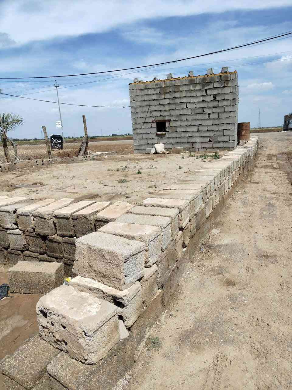 محل للبيع
عرض الواجه 6 متر
طول المحل مع البتلو 25 متر
‏‪0781 809 4907‬‏
