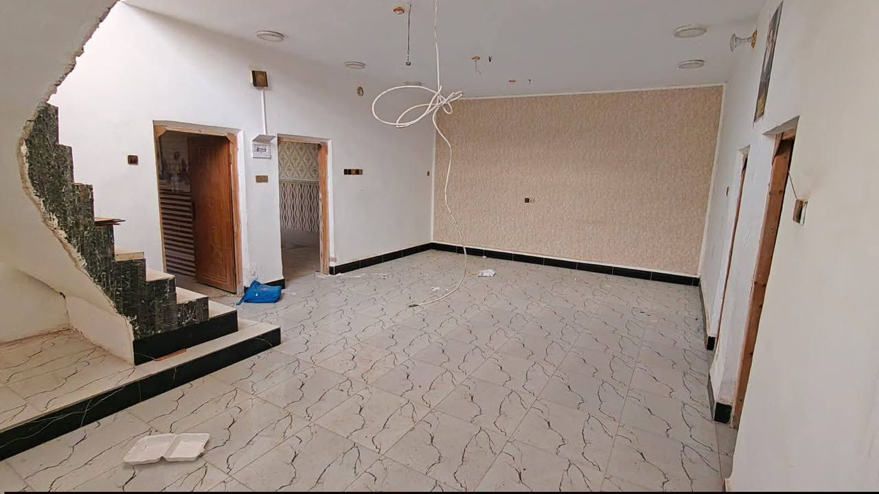 السلام عليكم 

بيت للبيع _الفتاحيه قرب مركز الشرطه 

مساحه البيت _ 200 متر 

يتكون من _غرفتين _صاله _مطبخ _استقبال 

البيت غير مسكون 

للاستفسار الاتصال على الرقم ***********

تابع الصفحة لتصلك جميع العروض

مستعدون لعرض وتسويق عقاراتكم ماعليكم سوئ أرسال التفاصيل علئ الخاص
