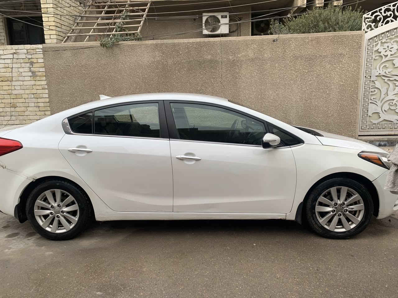 كيا فورتي موديل ٢٠١٤ 
مكينة ٢٠٠٠ gdi
 حادث امريكا دعامية فقط
 وبالعراق بابين وجاملغ تبديل 
رقم انكليزي بغداد 
السعر 100 وبيها مجال للشراي 
مكاني بغداد الامين الثانية
مكلف بالنشر رقم صاحب السيارة 
***********
