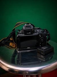 كامره (Nikon )للبيع فول نضافه للبيع مستخدم قليل 5100 سعرها 350