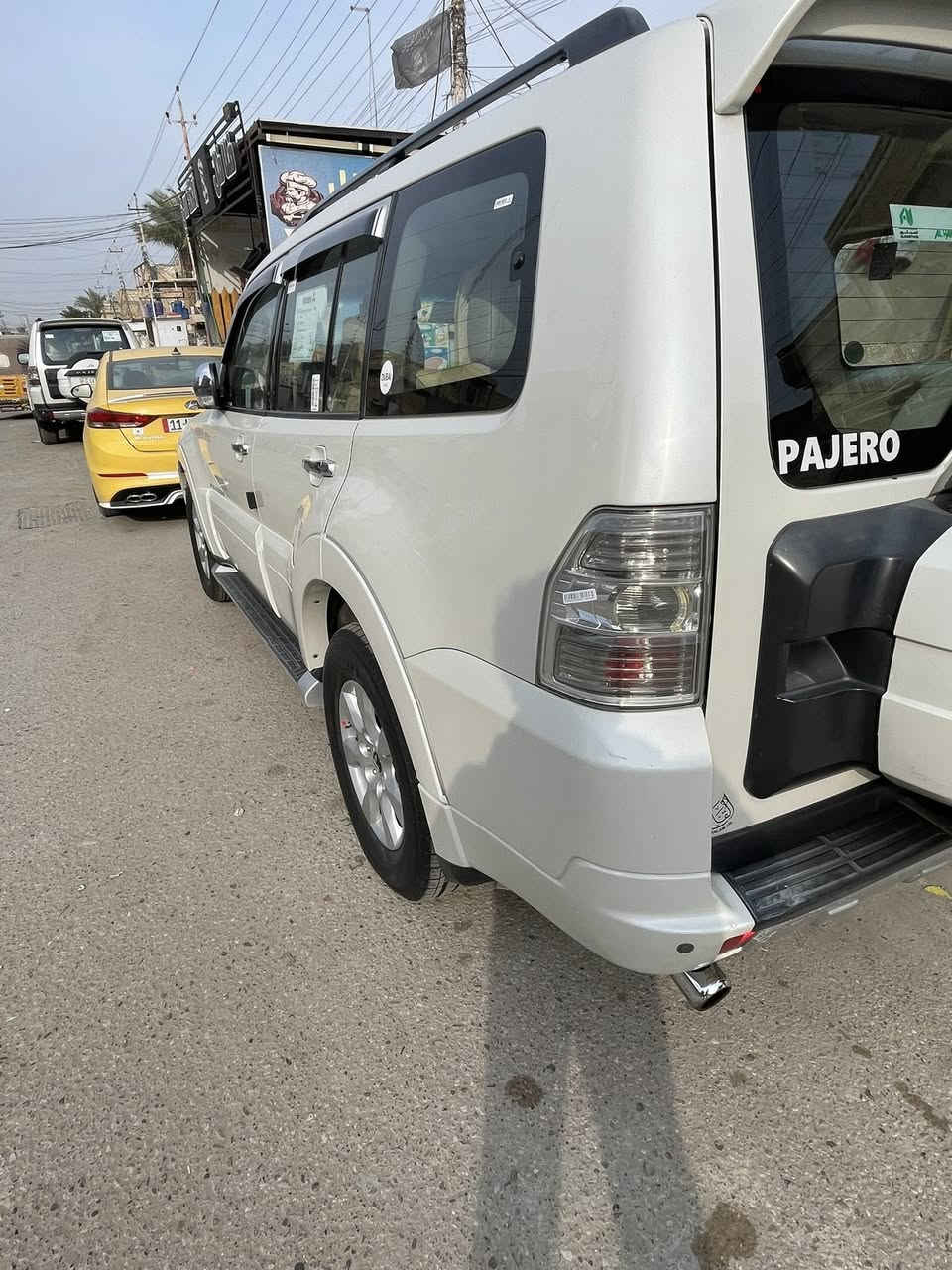 السلام عليكم للبيع باجيرو2010نضيفه السياره مناقصه شي تخم تاير صدر امامي خلفي جديد منضومه بانزينه كله ادامه كامله مابيه ضربه طخات بصيطه ومصبوغه مذكوره بسونار بلمنشور مكانه السياره بغداد حسينيه الراشديه السعر١٣٥ بيه مجال لشراي بسمي سياره تحويل مباشر ***********
