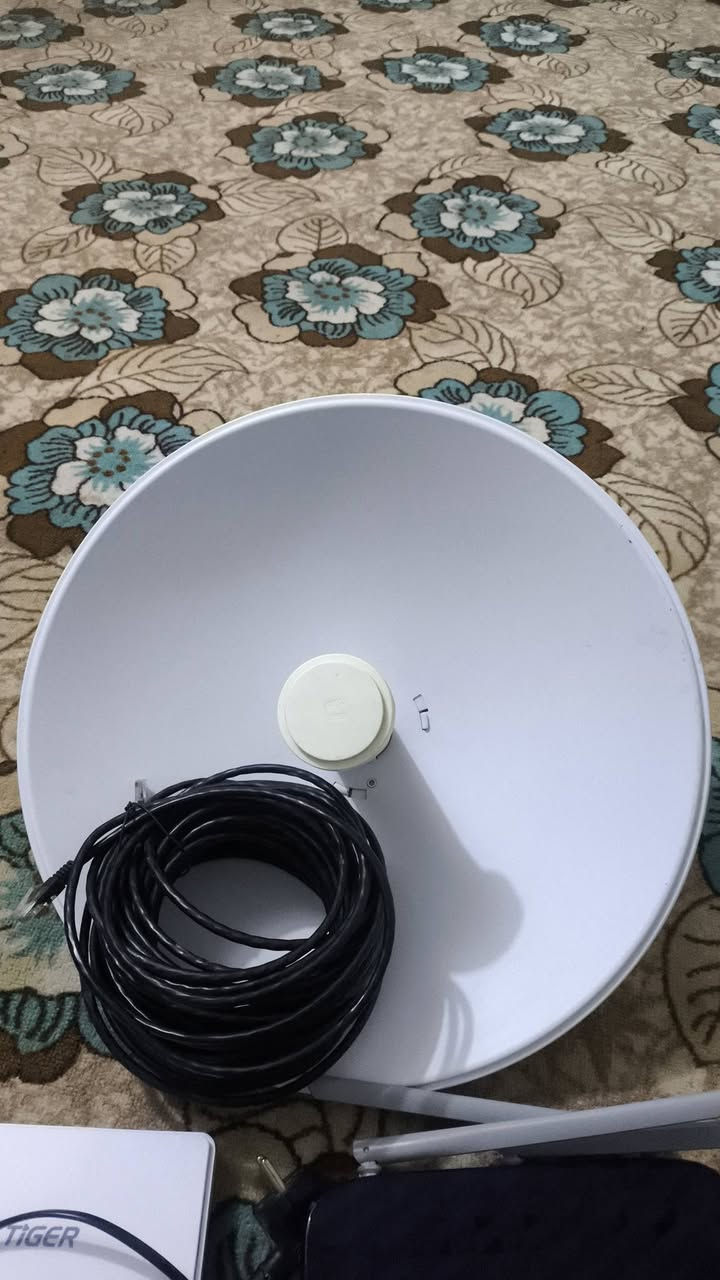 منضومه كامله استعمال شهرين نضافه 100/100للبيع وياه يوبي اس واير وراوتر بور بيم اصلي اليشتري يتصل ***********
