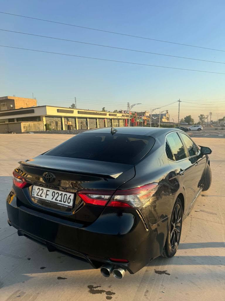 کامری (Toyota Camry)
مۆدێل: 2022
مواسەفات: SE
زانیاری زیاتر:
 باری بۆیاغ: چوار پارچەی بۆیاغە (سێ پارچەی پێشەوە + جاملغی دواوەی لای سایەق).
 باری تەکنیكی: گێڕ و مەکینە بە شەرت، هەموو گیانی بە شەرتە (تەقە و ڕەقەی نییە).
 مەسروفیات: ئۆتۆمبێلەکە بێ مەسروفە و یەک دینار مەسروفی نییە.
ژمارەی پەیوەندی:
📞 *********** أربيل, العراق
