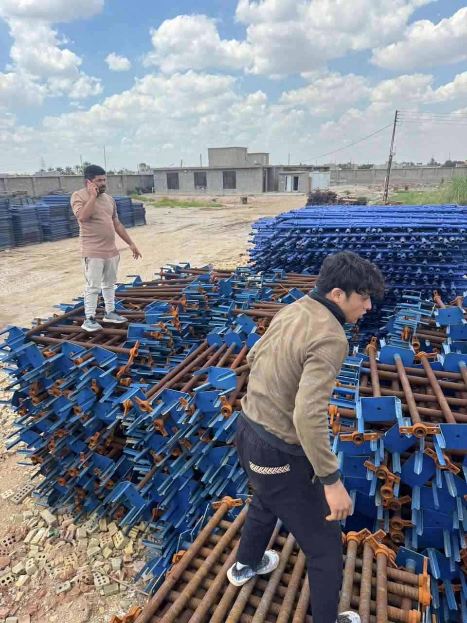 بسم الله الرحمن الرحيم
وعلى بركه الله تم وصول وجبه سكلات تركيا 

الرتفاع 180سم 

والعرض 150سم 

البراكيت السقفي 120سم 

البراكيت الارضي 120سم 

الكميه مفتوحه يرجد توصيل جميع محافظات العراق 

الأسعار جوه 100$***********
