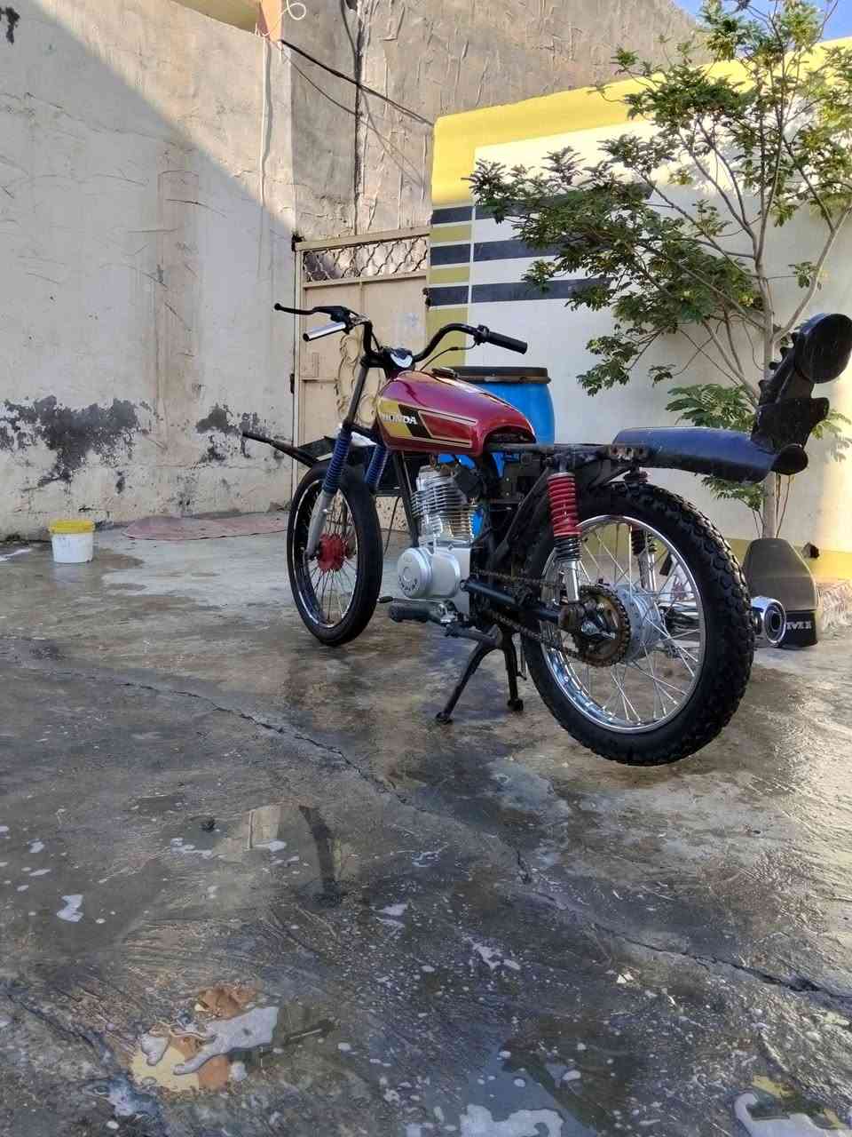 السلام عليكم الدراجه للبيع نامه رابيدو 25 ما مفتوح المكينه تعميره 25 الدراجه خير من الله السعر 550 وبيه مجال مكاني شهربان المقداديه 
***********
