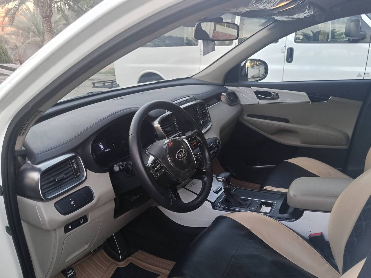 السلام عليكم
للبيع سورنتو 2020 6 سلندر فول مواصفات 
ما عده بنراما ول فورويل 
رقم بغداد تحويل ثاني يوم بسمي مكفوله كفاله عامه 
دبل شباك 
بصمه ابواب وتشغيل 
بردات خلفيه 
كشنات كهرباء 
مري شفط ويل كروم جنطة كهربائية ذكيه 
لايتات لد خلفي امامي شاشه كبيره لمس كامره خلفيه 
حساسات خلفي امامي تحكم ستيرن جهتين
نضام ترحيب شاحن لاسلكي كار بلي سيارة جديدة 
ماشيه 100 دك جرس سبير ما نازل
مكاني  278 الشراي يتصل 
رقم الهاتف ***********
