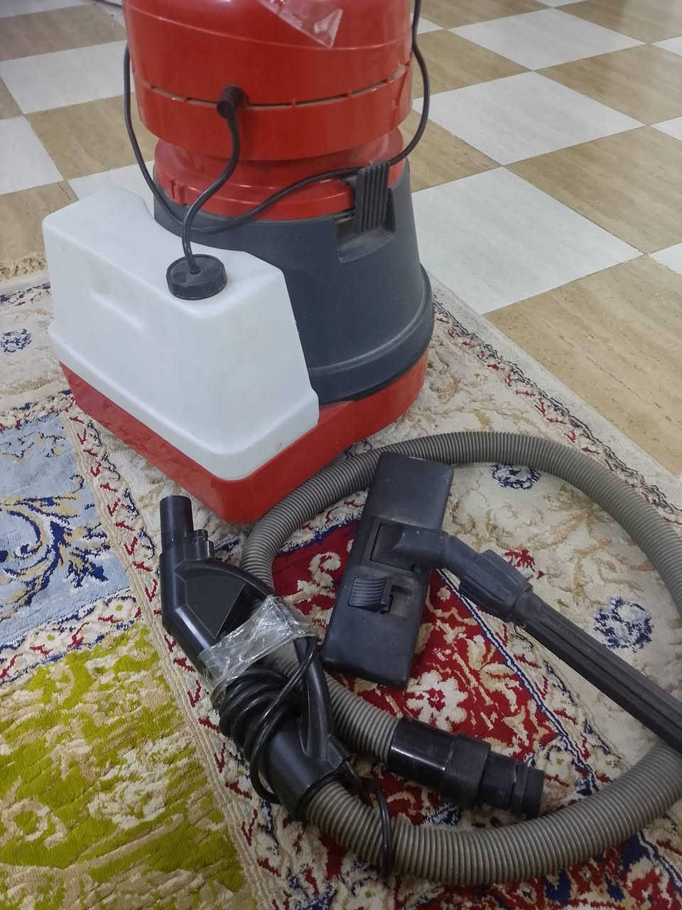 السلام عليكم مكنسه ماركه هيه غساله ومكنسه للبيع مكان شقلاوة سعر 90 بيها مجال***********
