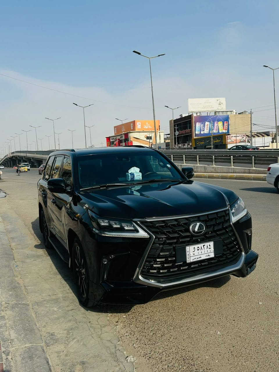 لكزز 2020 LX570.
كورو أصل.
على فئات  ماشية (80 الف) فقط (حقيقي).
كفالة عامة على حالة الشركه 
فول مواصفات معروفة مواصفاتهة.

رقم بغداد تحويل مباشر.
السعر (72,500) بيه مجال بصيط
للاستفسار اكثر الاتصال او مراسلة واتساب:-
*********** العنوان الفلوجه
