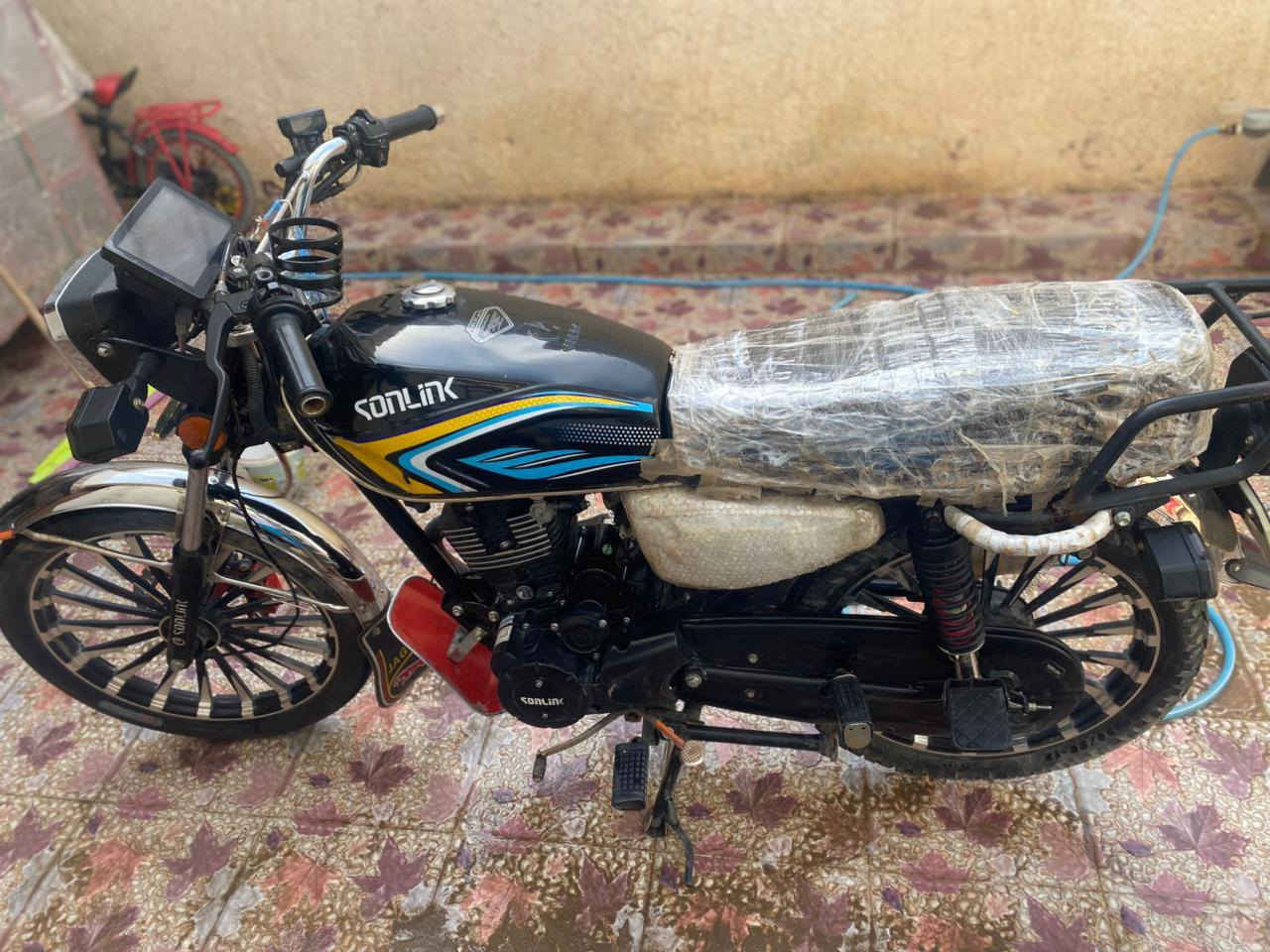 سيفان 25 مكينه 200 بعدهه جديده السعر 700 العنوان الخالص. ***********
