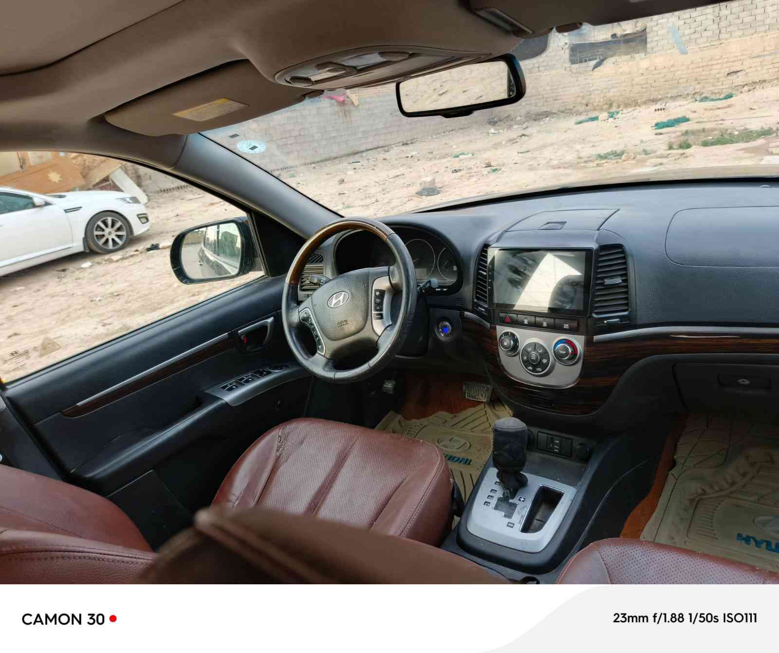 السلام عليكم سنتافي خليجي رقم اربيل انكليزي مديل ٢٠١٢ فول مواصفات فتة بصمة كشنات جلد مكفولة من الصبغ والضربة السعر ١٤٠ وبيها مجال الاستفسار *********** مكاني خان النص طريق نجف كربلا
