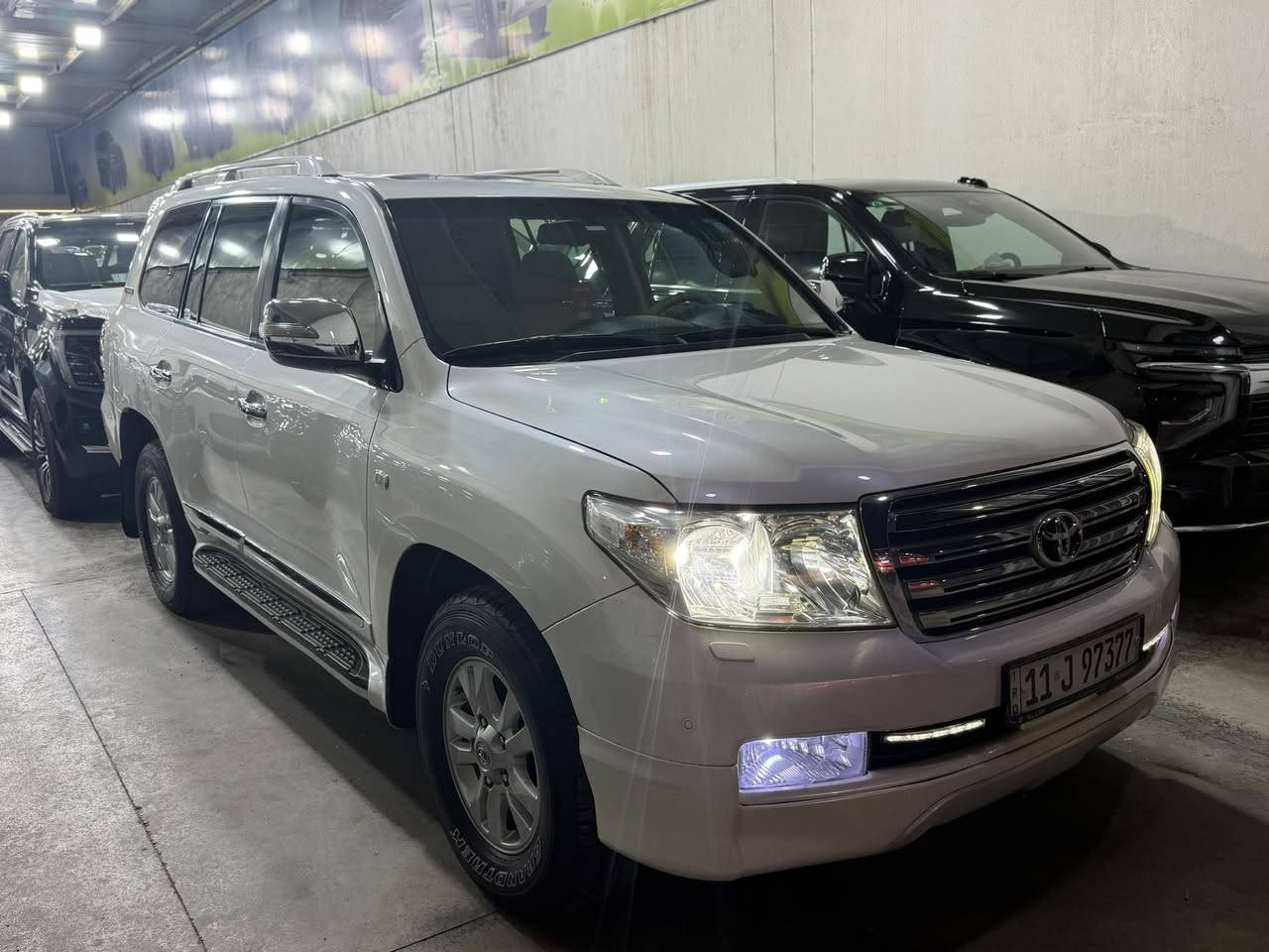 السلام عليكم 
لاندكروز 2011 ستينية اصلية 
كرسي كهرباء 
مكفولة السيارة بدون صبغ 
ومكينة وكير مكفولات لافتح ولاتبديل ولاشي 
ماشية 160 الف كيلو 
سعرها:31 الف دولار وبيها مجال 
للاستفسار اكثر:***********
مكانها معارض النهضة شركة اللامي
