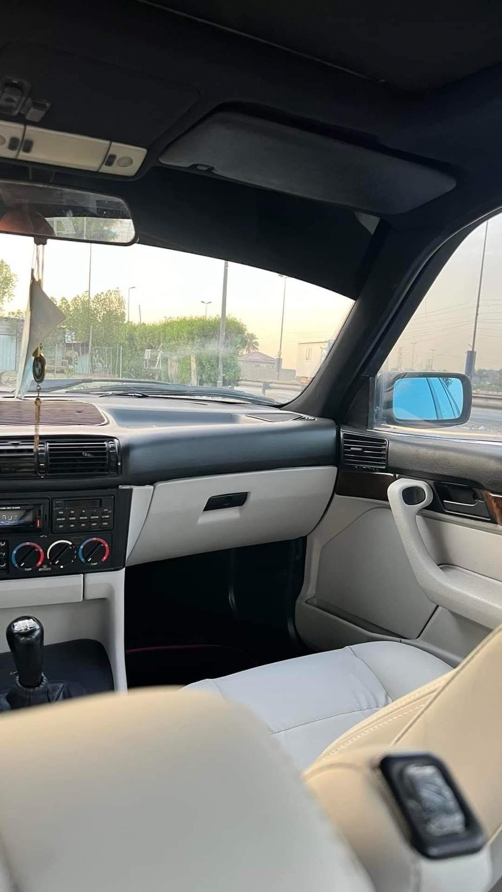 بي ام دبليو  امراوس او بيع

باسمي رقم اربيل انكليزي تحويل ثاني يوم سنوية وهزة جديدة قبل شهر  فول مواصفات حجم 535   

  اصل موديل 1991   عالفحص  مصبوغة عام درجة اولى    بلادية مفولة  مكينة كير صدر امامي خلفي تخم تاير تبريد كلشي جديد السيارة جديدة بمعنى الكلمة المواصفات

‏

‏غرفة بيض داخل فول نضافه

‏مري شفط زئبقية عاكسة للضوء كهرباء‏

منضومه زنون 

‏فتحتة سقف ‏

‏تبريد قطعتين امامي خلفي 

 مابيه نقص السياره جاهزه مال جناي تعبان عليه مكاني ناصريه 

وتساب او تصال  

***********