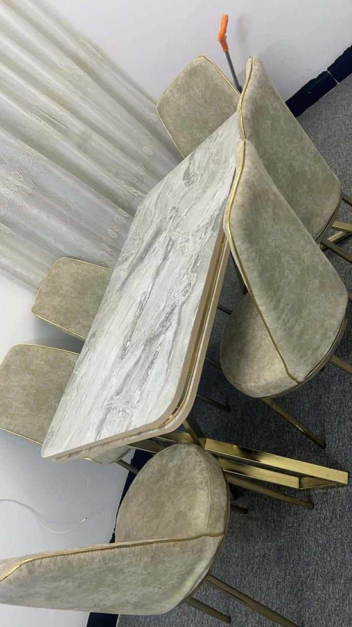 ميز طعام نظيف استعمال قليل
6 كراسي 
السعر 200


**إذا كنت صاحب هذا الإعلان وتريد حذفه لأي سبب، رجاءا أرسل رسالة إلى الدعم الفني**