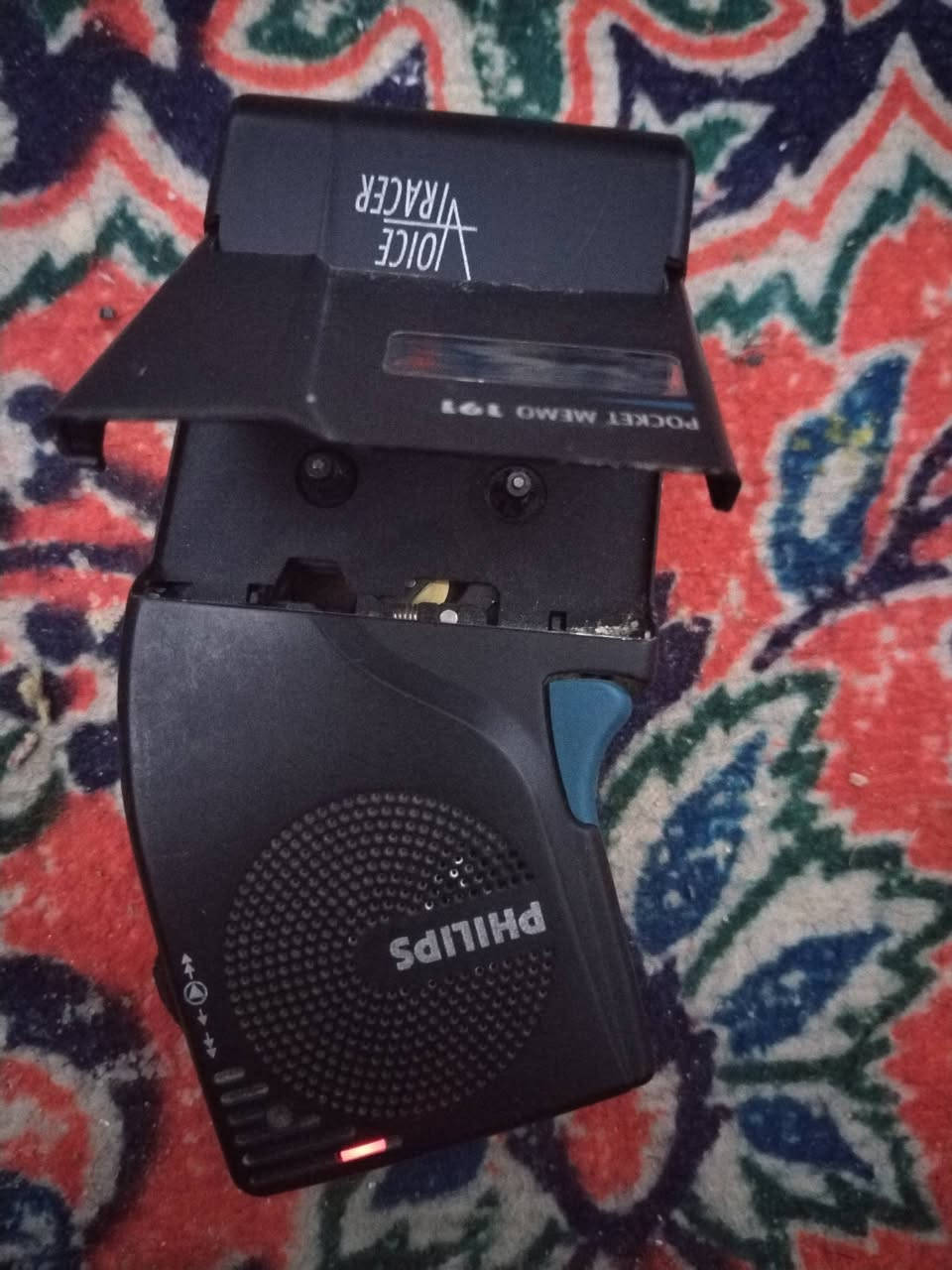 راديوات ومسجلات للبيع كل من راغب بالشراء يتصل خاص وتحياتي لكم جميعا
