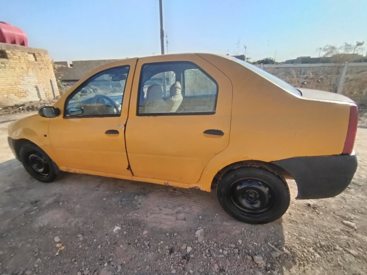 رينو لوكان 2009
رقم مثنى انكليزي
جاهزة محرك وگير
حدادية وتخم تايرات
كشرتها شوف العين
بيهه خياسات واضحه
السعر مناسب جداً 22 
وترهم اقصاد والشراي بخدمته
*********** ابومصطفى
مكاني السماوة -قضاء السوير
