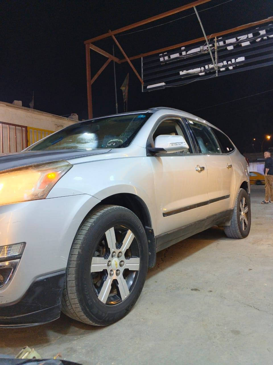 السلام عليكم
للبيع شوفرليت ترافرس موديل 2014 رقم بصرة 
محرك وكير بحالة جيدة جدا 
تدفئة شغالة وتبريد نقص غاز فقط 
حادثها جاملغ وبنيد بدون دواخل 
محرك ٦ سلندر 3600 
7 راكب تحويل مباشر 
مكان السيارة ميسان 
السعر 115$
للاستفسار الاتصال على الرقم 
***********
