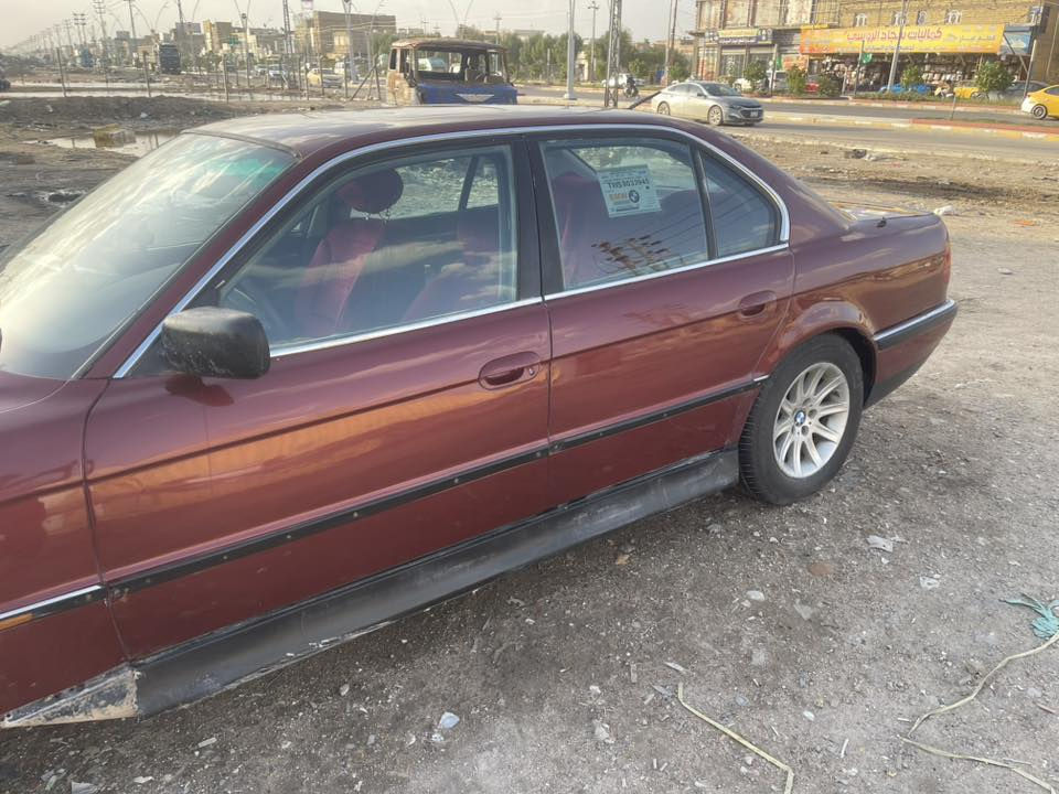 السلام عليكم بي ام موديل ٩٤سيارة جاهزة محرك ٨ سلندر كير محرك تخم تاير جاهزه السيارة صبغ علم مكفوله من الظربه كهربائيات شغاله نقص بس تبريد مراوس ترهم حسب القناعه سعرها ٥٠ مجال قليل تحويل ثاني يوم رقم انكليزي مكاني ناصريه للاستفسار ***********
