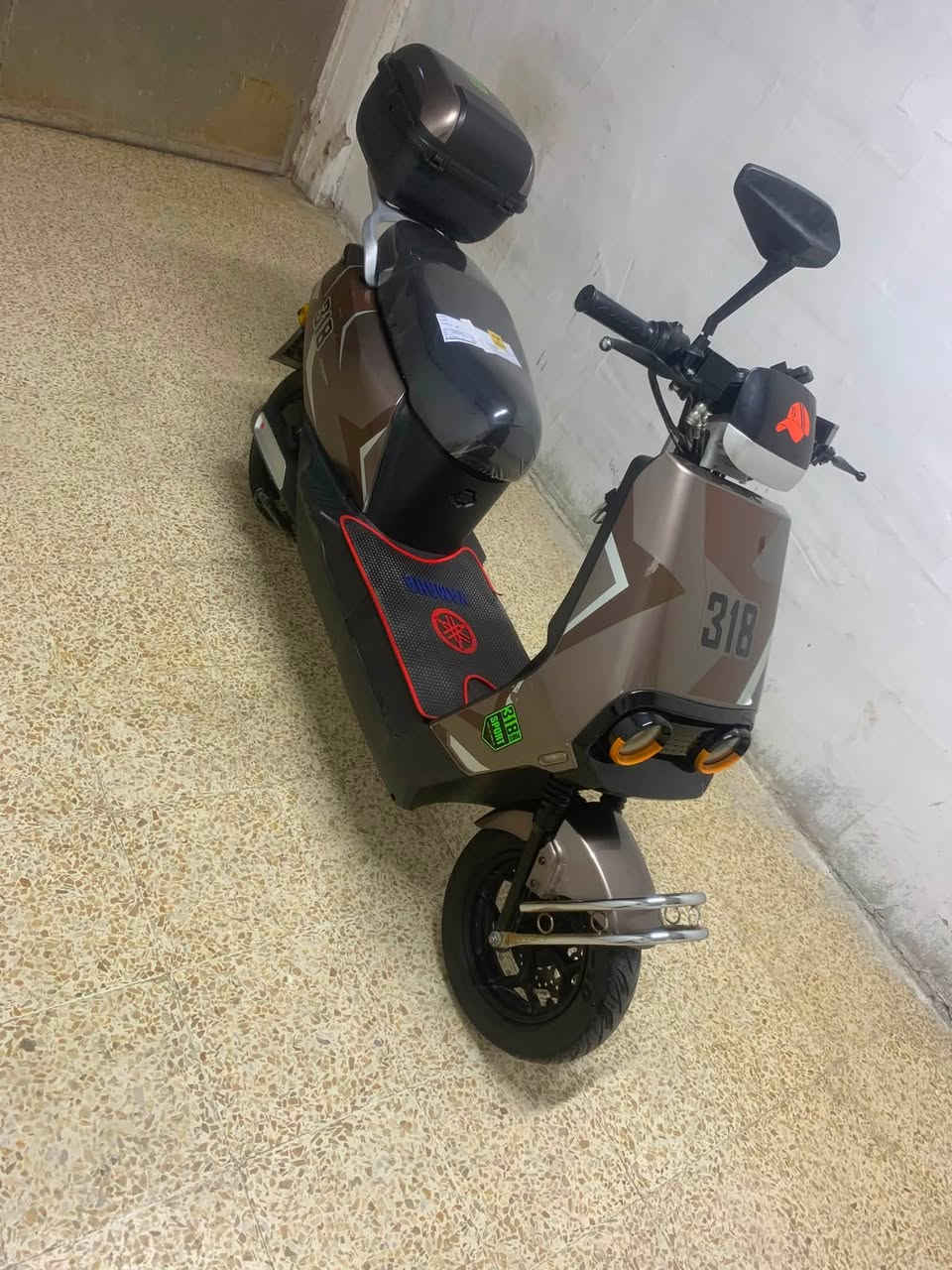 ماطور لبيع 3١8   4سرع. نضام البك .مثبت  سرعه كهربائيأت كلها شغاله نضافه كدام العين 600وبي. مجال لاستفسار اتصال ***********/***********
