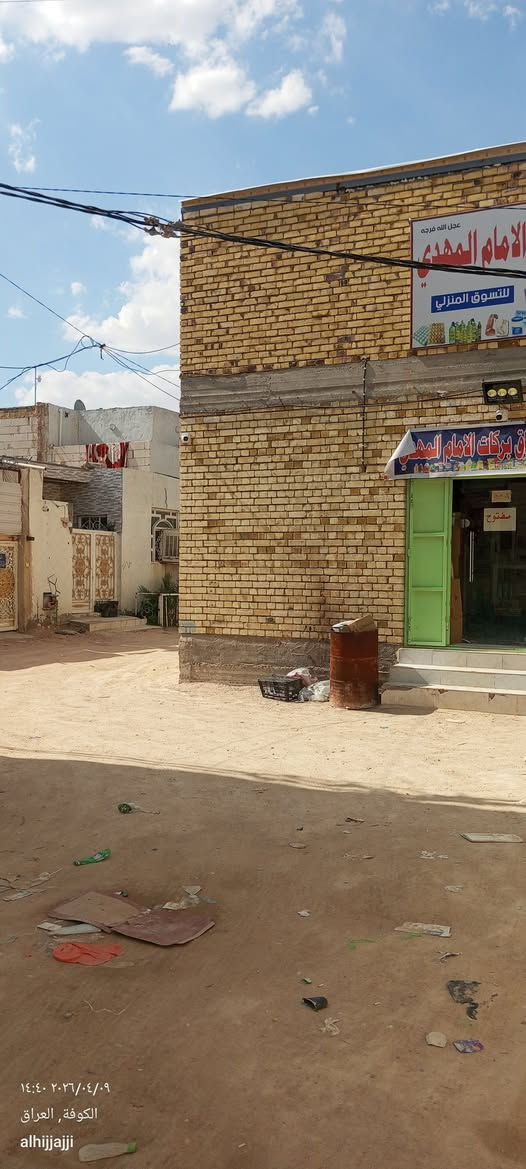 اسواق للبيع في النجف حي ميسان 
٤٥ متر طابقين في زراعي نهاية حي ميسان قبل سكلة الكرعاوي بثلاث فروع تباع كاملة البناء مع محتوياته او البناء وحده تحتوي على عارضات عامودية عدد ٦ و بطحية عدد ٣ و سبلت طنين و ربع عدد ٢ (في كل طابق واحد) مع منظومة كاميرات مراقبة عدد ٨ و رفوف و ميوز عرض المواد ..  الاسواق ٨*٥ ركن و مقابل شارع (حرف T ) الاساس و السقف كونكريت و البناء طابوق جمهوري و سقف الطابق الاول ساندويج لمعرفة السعر التواصل على الرقم *********** سعر مناسب جدا للجادين
