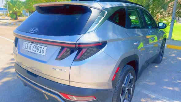 توسان-توكسان هايبرد 2023 نظيفة جداً السيارة ⭐️ وصول جديد
• عداد المساف40 ميل

 

السعر ١٩٨$

•القوة : 225 حصان وعزم 350 نيوتن

•الضرر الخارجي: تبديل الباب الايمن الخلفي  فقط بدون ايرباك

•ضرر الايرباك: لايوجد

 حادث خفيف والسيارة في حالة سليمة تماماً بدون اي نقص

- ابرز المواصفات : 

•شاشة لمس حجم كبير تدعم ابل كاربلاي

•نظام تبريد ذكي لتوزيع الهواء وطرد الحرارة بسرعة

•تشغل عن بعد 

•كير بنظام الازرار بتقنية حديثة

• مقاعد مخمل كهربائية 

• تدفئة مقاعد 

• تحكمات ستيرن كاملة + شفتات

• شحن لاسلكي 

• مرايا جانبية  كهربائية + تحذير النقطة العمياء

• باب الصندوق الخلفي كهربائية

• اربع انضمة قيادة Eco ,Sport ,Smart ,Snow

• اقتصادية بصرف الوقود

•نظام صوتي Bose Premium مع 8 سماعات + مضخم صوت 

أنظمة الأمان:

 • كاميرا وحساسات خلفية

 • نظام مراقبة النقطة العمياء

 • نظام المحافظة على المسار

 • الفرملة الذكية عن اكتشاف جسم قريب

  • نظام فرامل ABS + EBD + BA

 • نظام مانع انزلاق (ESP)

 • وسائد هوائية أمامية وجانبية

 • مثبت سرعة ذكي + رادار مانع اصطدام

مكان السيارة - بغداد- الوزيرية

للاستفسار

*********** واتس اب
