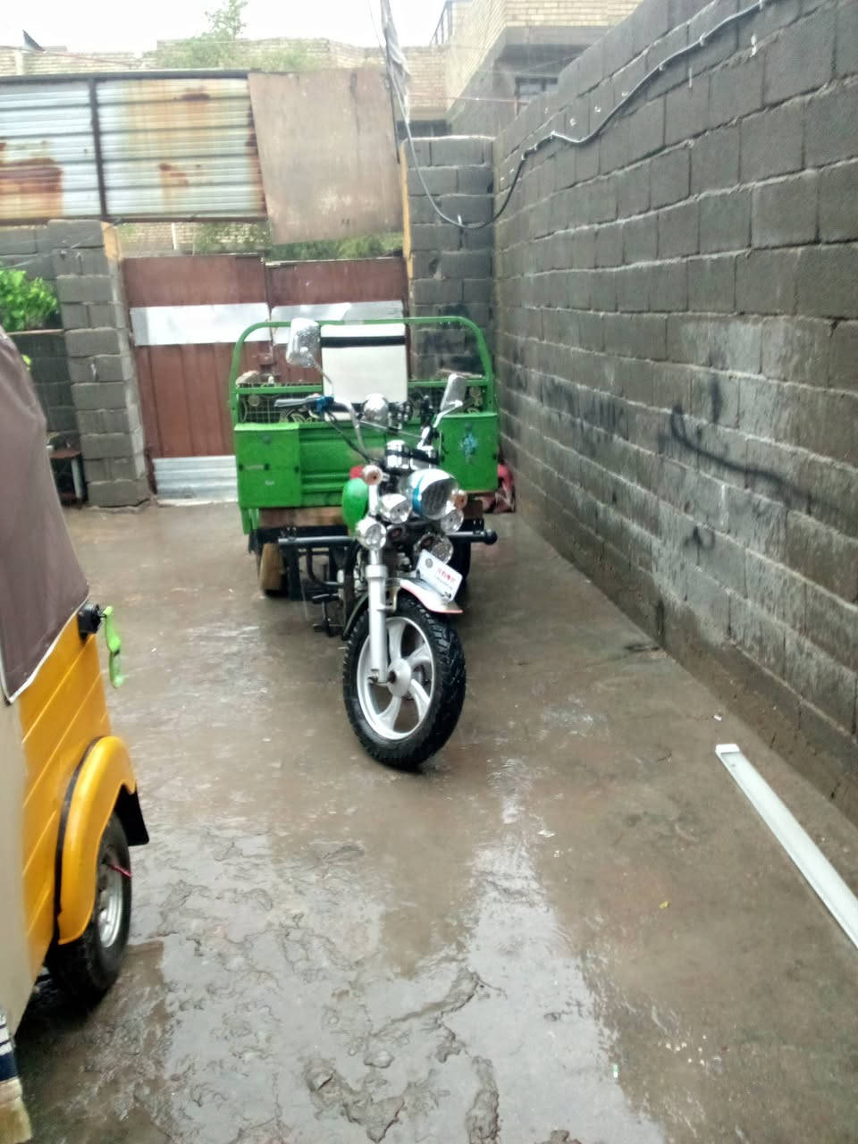 السلام عليكم ستوته موديل 22 اوراق كامله شغاله سلف هندر نكرة وحده عوزهة بس دبلات اماميه ستوته خير من الله تايرات جوبلس  مكاني أم الكبر تواصل *********** سعر 1500 بيها مجال
