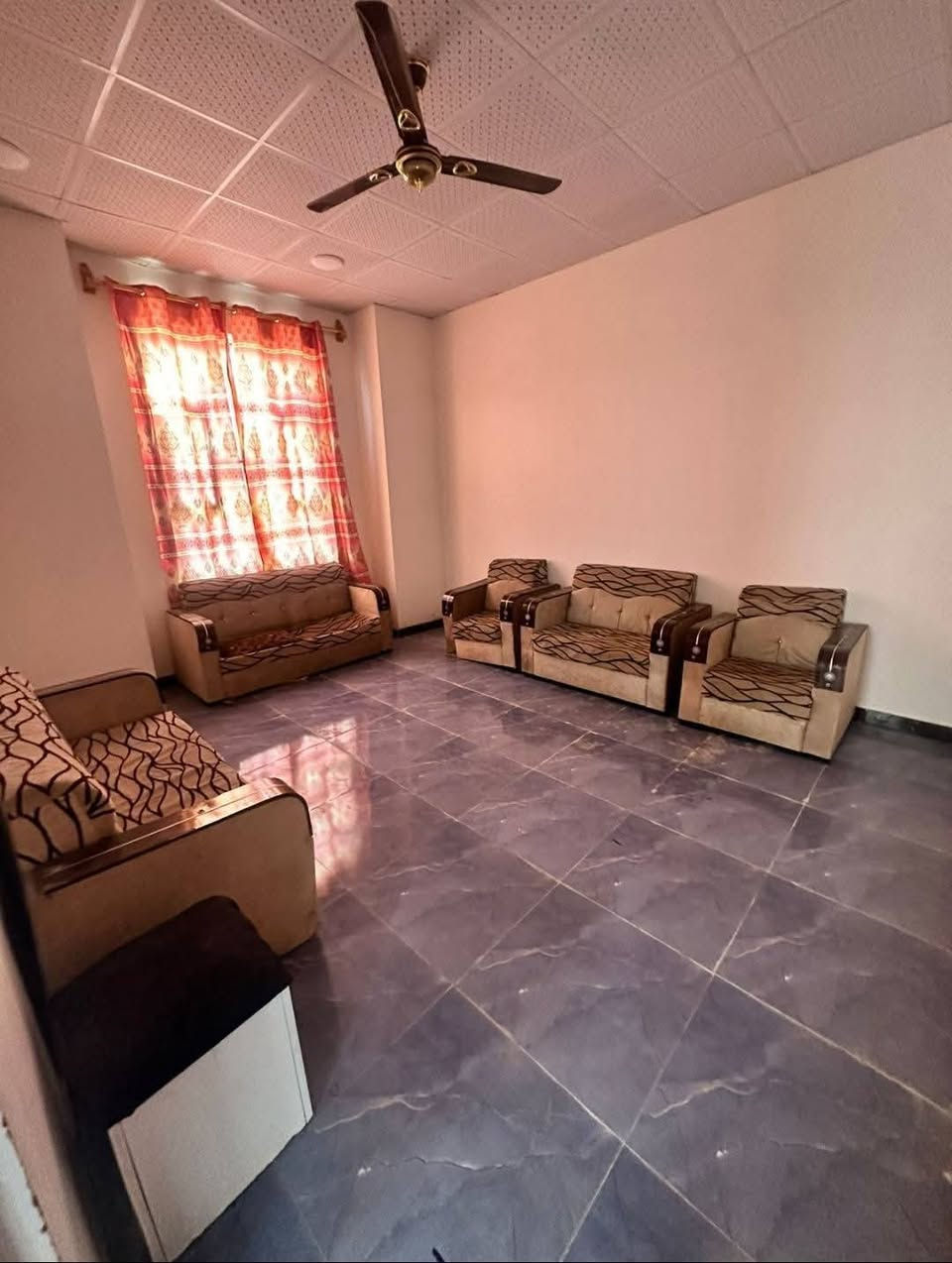 هاتف ☎️ *********** ☎️
دار للبيع 
مساحه 150 م 
جنس العقار وقف سني 
أم النعاج مقابيل حي بغداد 
قريب على شارع صناعيه 100 م 
غرف نوم عدد 2
ديوانيه 
صاله 
مطبخ 
صحيات 
كراج سياره 
الطابق الثاني 
غرف نوم عدد 2 
ديوانيه 
صاله 
مطبخ 
صحيات 
البيت مئجر 
السعر 100 و بي مجال 
الطابق الاول ايجار 450
الطابق الثاني ايجار 350
هاتف ☎️ *********** ☎️
