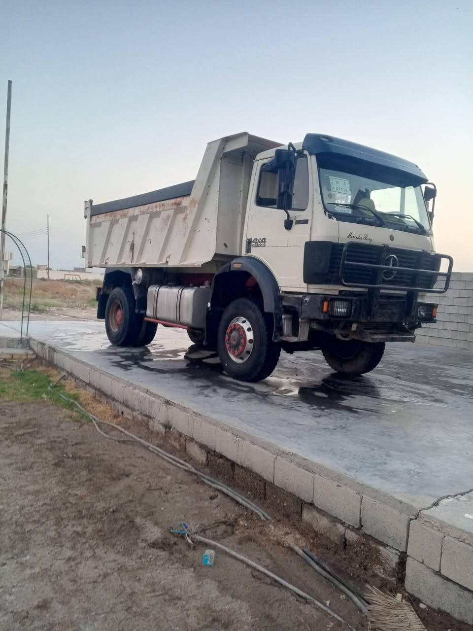 السلام عليكم البي بلاد قلاب 92 مكينه 8 كير برميل 160 *********** العنوان بغداد قرب مرور الحسينيه *********** السعر 310 وبيها مجال رقم انكليزي ديالى بسمي
