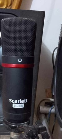 سكارليت • فوكس رايت • تعليق صوتي