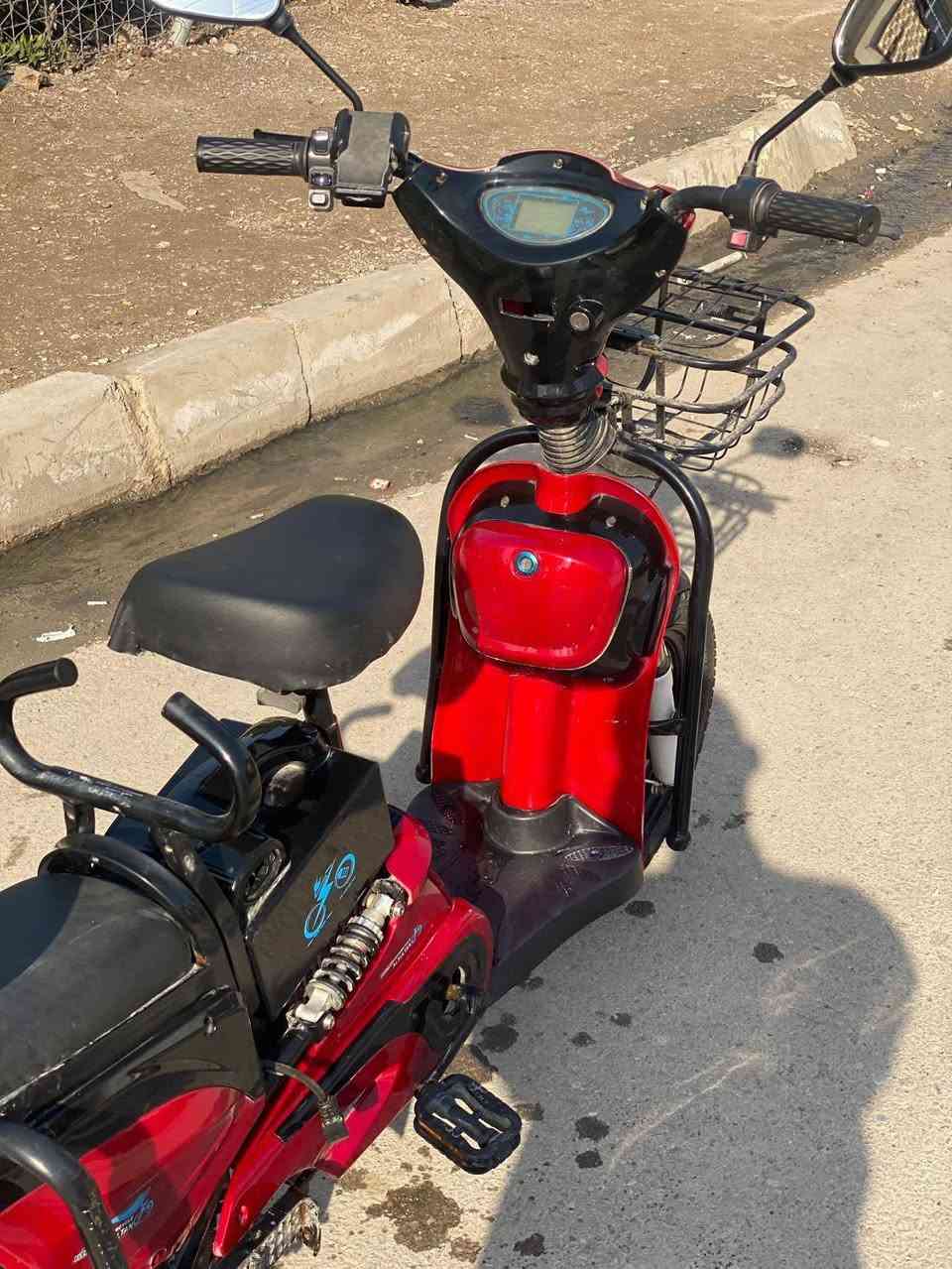 ماطور شحن للبيع ماطور جديد صارله شهرين من ماخذه شرط كلو 4 باترياته جدد على الفحص حجم 26 السعر 275وبي مجال للطيبين الاستفسار ***********

