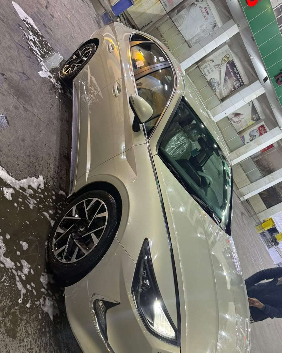 🚗 سوناتا خليجي 2022 للبيع

✅ موديل: 2022
✅ رقم السليمانية
✅ الممشى: 51 ألف كم
موقعها: بصره الزبير
المواصفات:

* محرك 2.5 MPI
* فئة نص فل
* حساسات خلفية
* فتح وتشغيل بصمة
* مرايا كهربائية مع شفط
* إشارات بالمرايا
* رنكات رياضية قياس 18
* تبريد خلفي
* تخم تايرات جديد
* السبير لم يُستخدم (مانازل)

حالة السيارة:

* بحالة الوكالة، كير ومكينة وتبريد وحدادية كلها على وضع الشركة.
* بيها فقط بارد خفيف.
* بيها طخه خفيفة وما زالت غير مصلحة، كل شيء واضح أمام المشتري.

📞 للجادين فقط، والمعاينة خير دليل.
للاستفسار : ***********

✅ لمعرفة السعر : اكتب تم بالتعليقات يتم الرد عليك خاص تلقائي

⚠️ تنويه:
السيارة إعلان ممول وغير تابعة للصفحة، ولا نتحمل مسؤولية الاتفاق أو تحديد السعر بين البائع والمشتري.

🌹 الله يبارك للبائع والمشتري، ويرزق الجميع من واسع فضله

 #سيارات #سيارات_للبيع #تسويق #السيارات #cars
