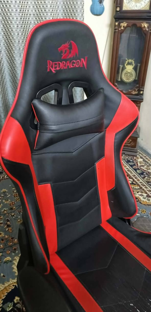 كرسي كيمينك ماركه ريدراكون
نظيفه جدا مابي اي خلل و الجك و كلشي تمام
بس شويه الجلد الامامي مكشط
شرط كرسي نظيف
السعر 75 الف 
مكان بغداد البياع
***********
