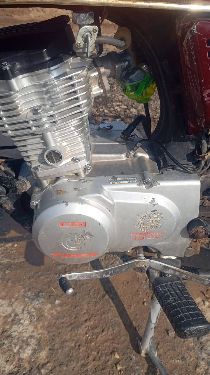 السلام عليكم دراجه تايجر موديل 23 مقفوله من كل شيء محرك شاصي اوراق الكنر مكان الديوانيه الحمزه الشرقي السعر 550 وبيها مجال هذا رقمي اللي يريد يتصل علي ***********
