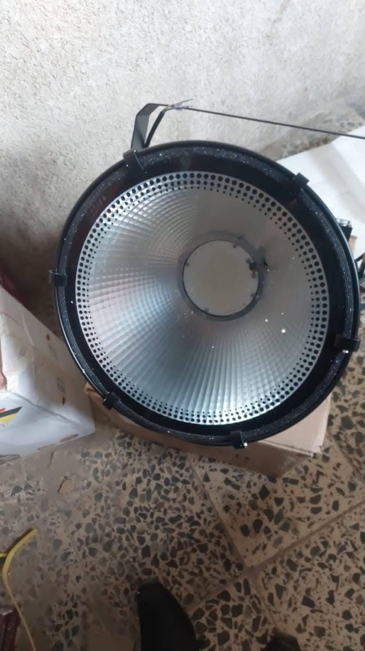 بروجكتر توجيه 

يستخدم للارتفاعات العاليه 

ذو كفائه واناره حقيقيه 

500 واط 

600 واط 

1000 واط 

بغداد / الشورجه / عكد النصارى/ خلف دائره الكهرباء 
***********
