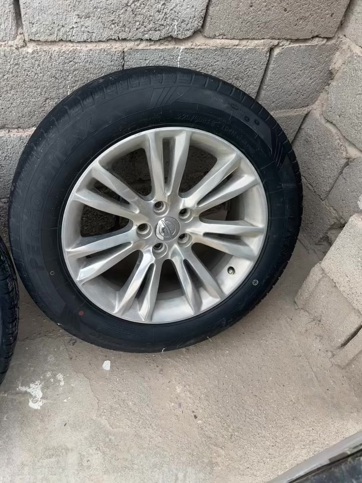 السلام عليكم ويلات تخم تاير  البيع السعر 600الف مكان البصره ***********
