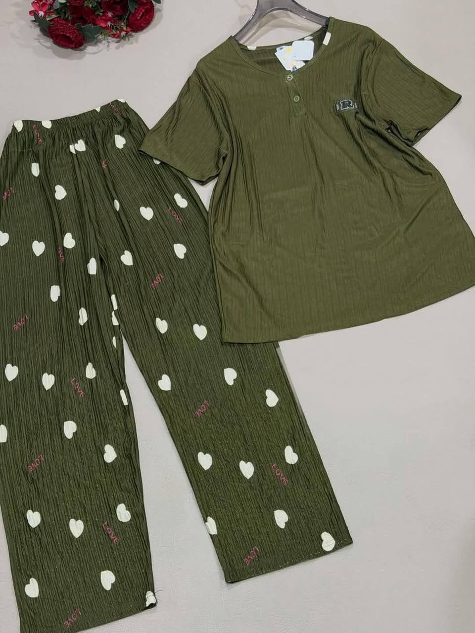 🍑 نعومة + أناقة = راحة ما تنوصف
#تراك بيت قطني وناعم تركي درجه اولى 🌺 🦋 
لأنك تستاهلين تكونين مرتاحة وأنيقة بنفس الوقت 🤍
#السعــــــــــــررر8_قطعــــــــتين15
قياسات فري سايز💙🤍
يوجد توصيل داخل المسيب الفين 
يوجد توصيل محافظات


**إذا كنت صاحب هذا الإعلان وتريد حذفه لأي سبب، رجاءا أرسل رسالة إلى الدعم الفني**