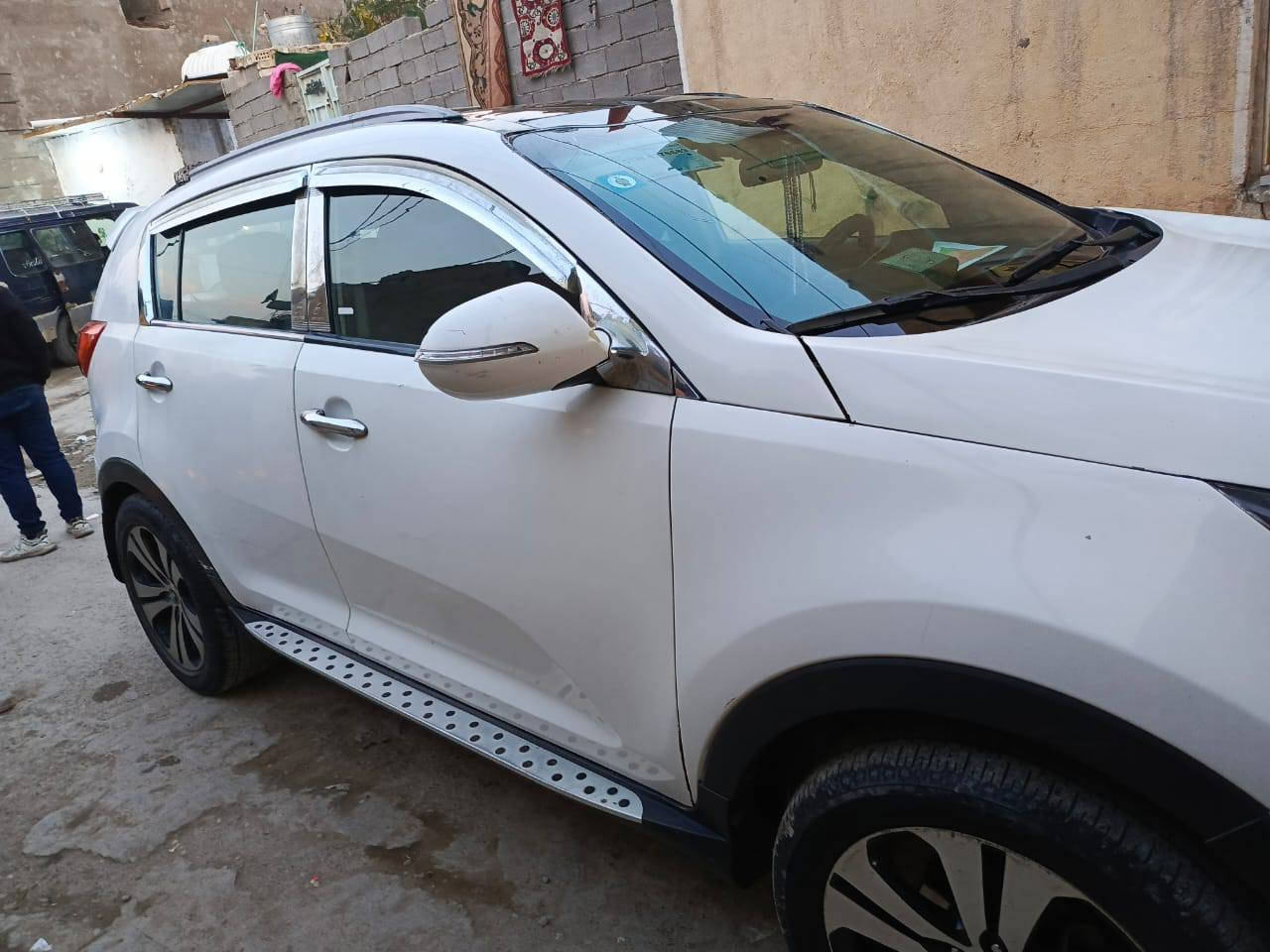 كيا سبورتاج موديل 2011 خليجي  كير مكينه ما بيهن شي كهربائيات كلها شغاله تخم تاير جديد   مكينه حجمها 2000 دوش رقم السياره واسط دولي مشروع وطني سياره باسمي تحويل ثاني يوم مكان السياره بغداد شعب قرب جامع بيت مجيسر سعر السياره 105 وبيها مجال للشراي رجاء رجاء المو الشراي لا يخابر ويتصل رقم الهاتف‏‪***********‬‏
