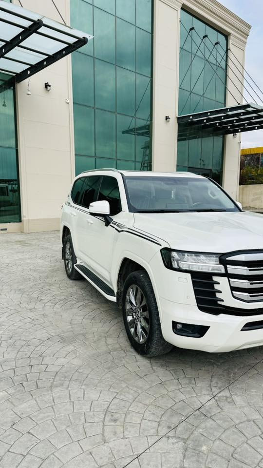 السلام عليكم
تويوتا لاندكروز شركة جيهان
مواصفات GXR 
درجة اولى
ثلاث شاشات بلادية 
فول مواصفات
بريك بصمة 
سلايت 
كشنات جلد وكهرباء
صندوق كهرباء
باقي المواصفات المعروفة 
السيارة جديدة ماشية 23 الف فقط بحالة الوكالة 
كفالة عامة من الصبغ والبارد والشخوط والرصعات 
مغلفة PPF كامل ضمان 10 سنوات
بيهة كتاب تظليل من المرور
السعر المطلوب 655 ومجال جداً بسيط
مكان السيارة اربيل 
***********
