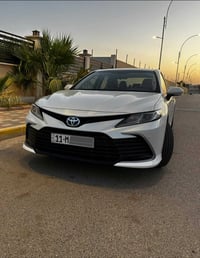 كامري خليجي هايبرد الفئه ( LE ) رقم بغداد  موديل 24  محرك 2.5 ماشيه 35...