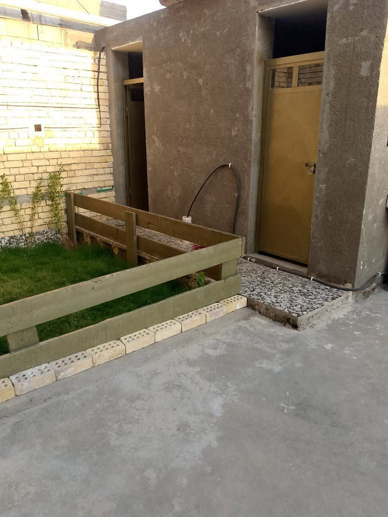 بيت للبيع 200  صاله و ستقبل و مطبخ و مناور 2 و حمامات 3 غرف 3 السعر ،60  العنوان السياحي مقابل مول شاكر ***********
