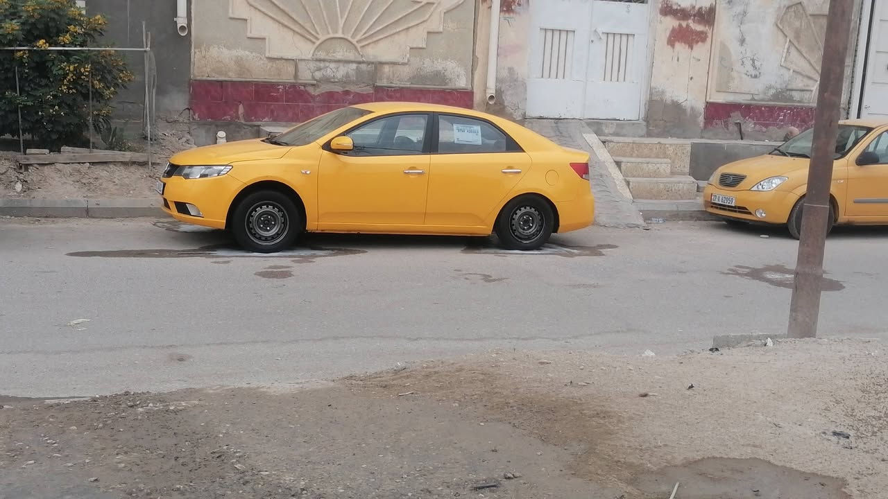 يالله سياره نوع فورتي مديل ١٠ مكينه ١٦٠٠ سياره جاهزه بسمي مصفره رقم انكليزي بصره العنوان ناصريه مركز سعر ٨٨ وبيه مجال ***********

