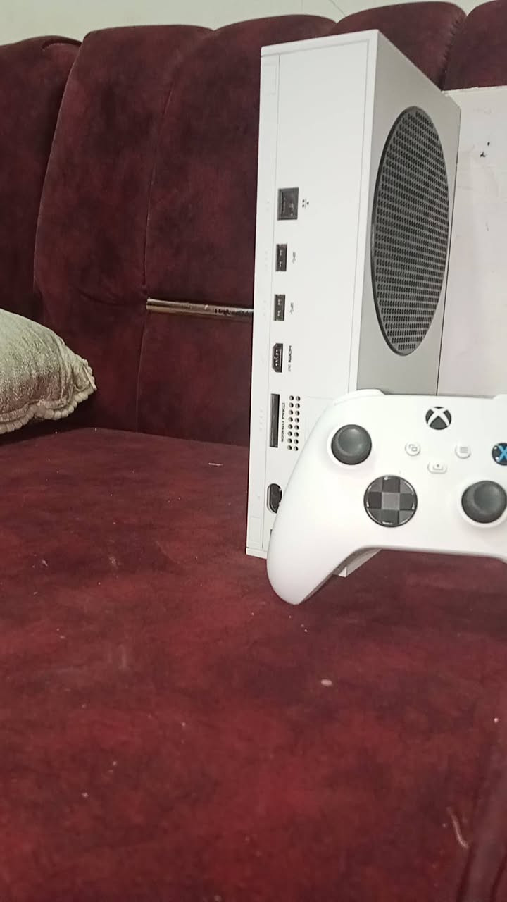 السلا عليكم اكس بوكس سريس اس 
اخر نصخه نزلت  ميه او عشرين افريم الذاكره  500 كيكه 

للبيع السعر 350او بي مجال للطيبين 
*********** بي واتساب الخاص مفتوح
