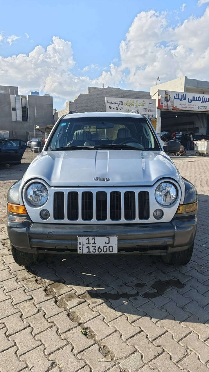 جيب لبرتي 2007 محرك وگيـر بشرط بدون حادث بـيــه بخـه صبغ الباب الأيــمن شبر تبريد ثلج السياره بسمي رقم انكليزي جاهزه سياره من كلشي محرك 6 عنوان بغداد الحسينيه 
*********** السعر 73
