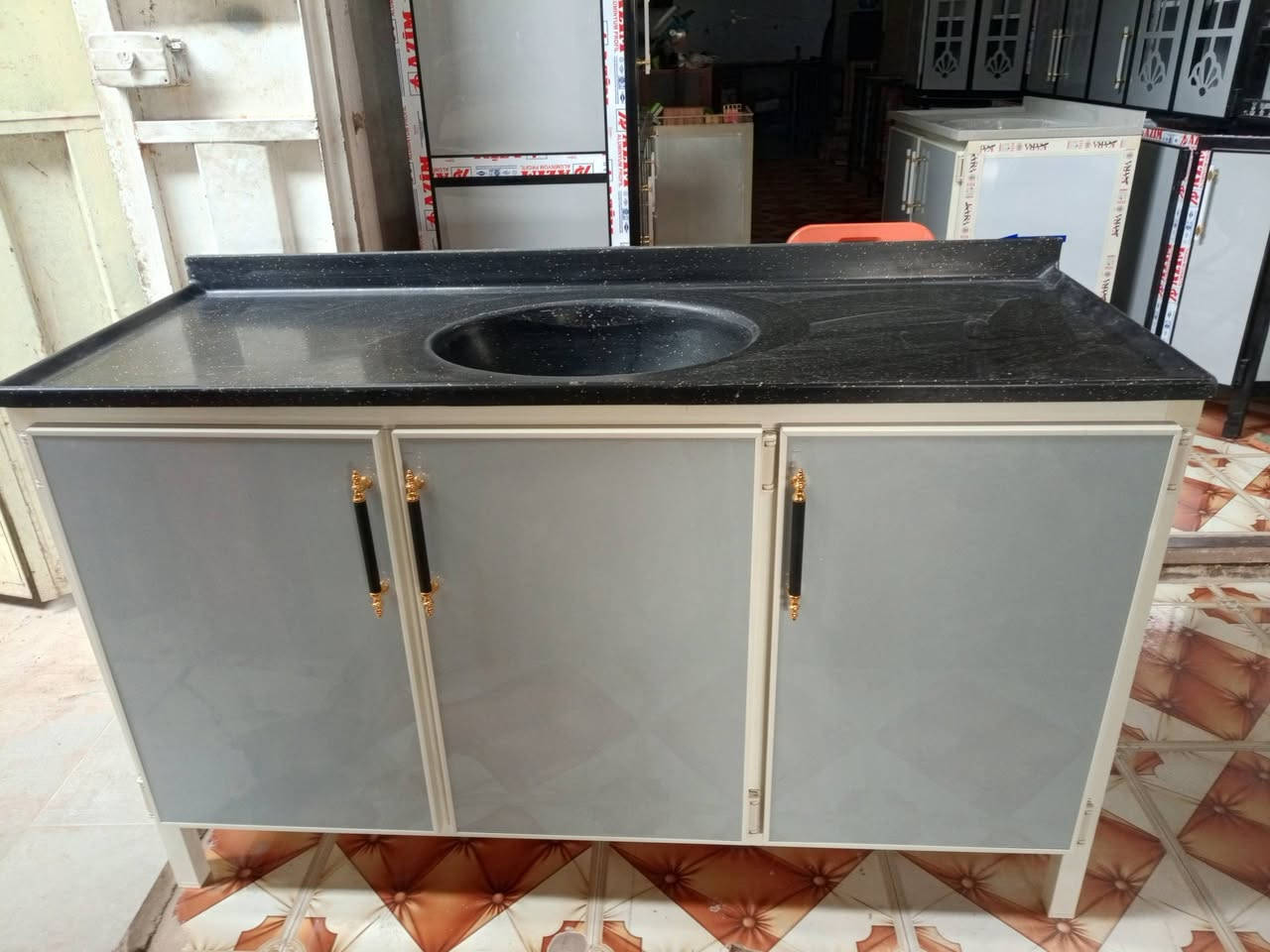 متوفر لدينا سنكات مرمر 

1متر بسعر 115 الف 
130متر بسعر 135الف
150متر بسعر 150الف
يوجد لدينا توصيل محافظات
للستفسار ***********
