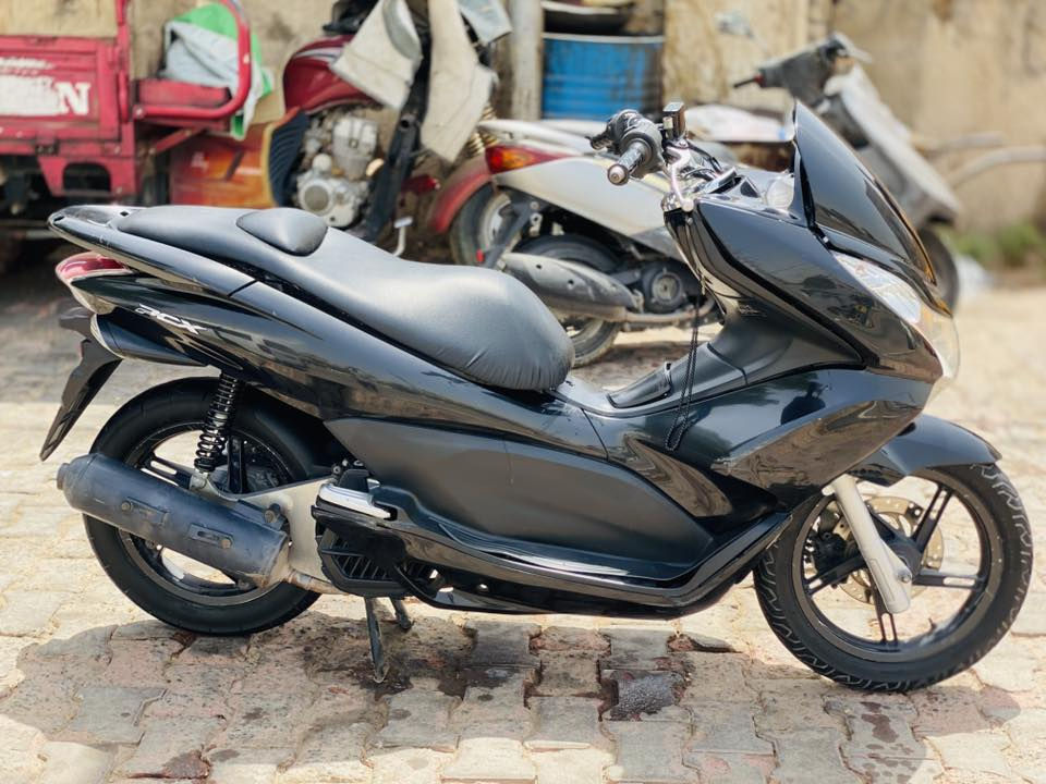 السلام عليكم دراجه بي سي اكس للبيع 

مكفوله كفاله عامه كفر تجاري مكينه برغي مفتوح بيه ترجع الدراجه

الدراجه مال جناي 

السعرمليون 400وبيه مجال 

تخم تايرات جدد دبلات خلفيه جدد

مكاني بغداد مدينه الصدر ***********
